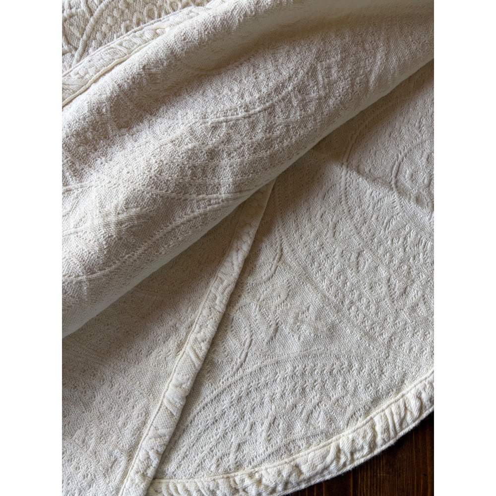 Vue by Ellery Vintage Off White Twin Cotton Coverlet Embossed Medallion Portugal - Picture 9 of 9